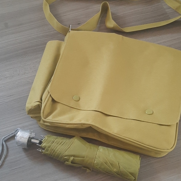 Satchel with Umbrella in Green - Picture 3 of 5